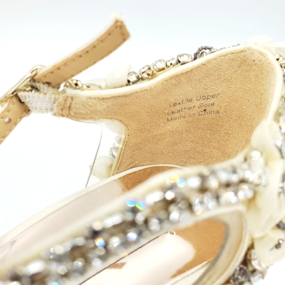 Badgley Mischka Fernanda Ivory heels NWOB - Picture 10 of 11